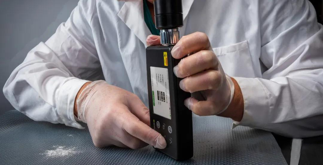 使用拉曼光譜儀高效鑒別危險(xiǎn)化學(xué)物質(zhì) 使用拉曼光譜儀高效鑒別危險(xiǎn)化學(xué)物質(zhì)